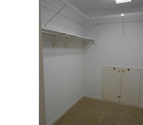 5th image of 3226 Balsam Dr #6B