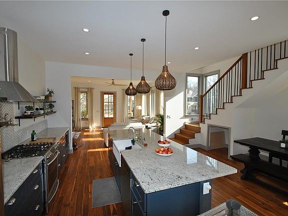 4th image of 4004 Carrollton Ave