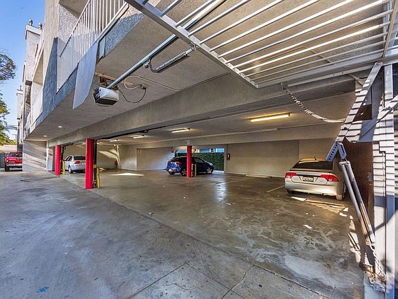 2nd image of 938 E 6th St #204