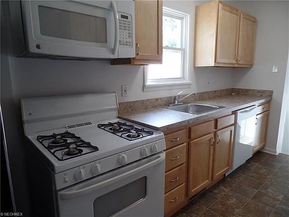 2nd image of 1260 Iroquois Ave