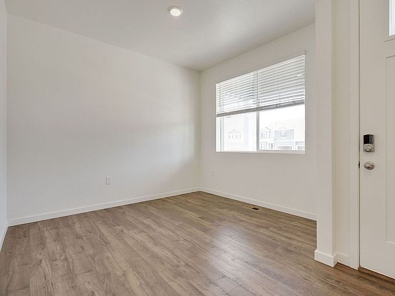3rd image of 807 Elias Tarn Dr