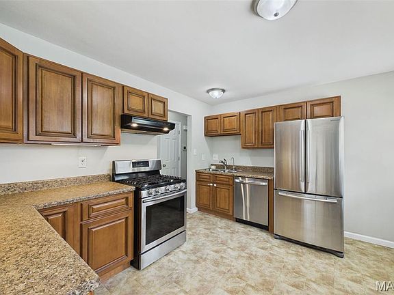 5th image of 656 Nancy Dr