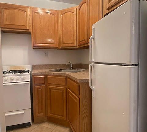 5th image of 138 W 70th St #4