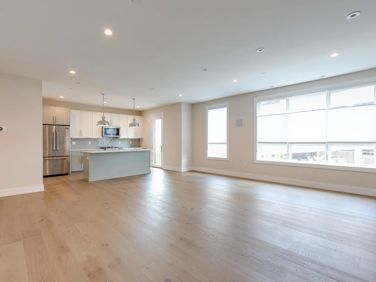 2 bed, 1186 sqft, $3,900 — Photo 1