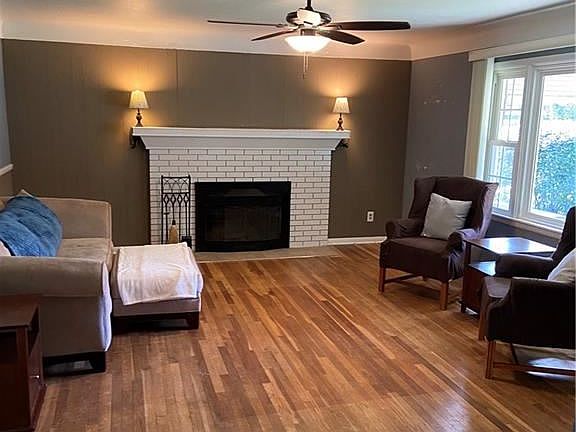 3rd image of 3078 Spencer Cir W