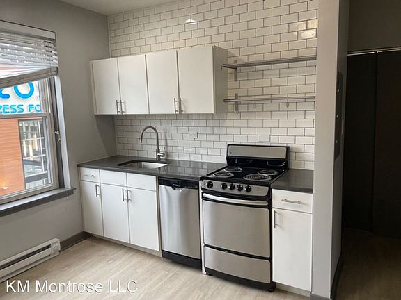 4th image of 944 W Montrose Ave APT 305