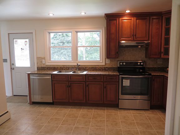 3rd image of 14 Chapel View Ln