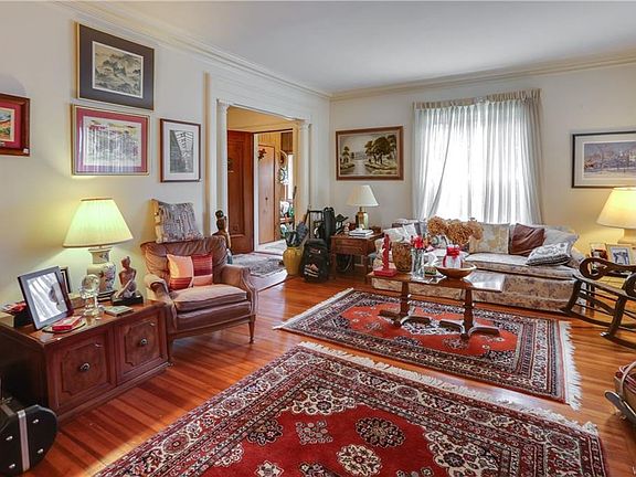 5th image of 82 W Oakwood Pl