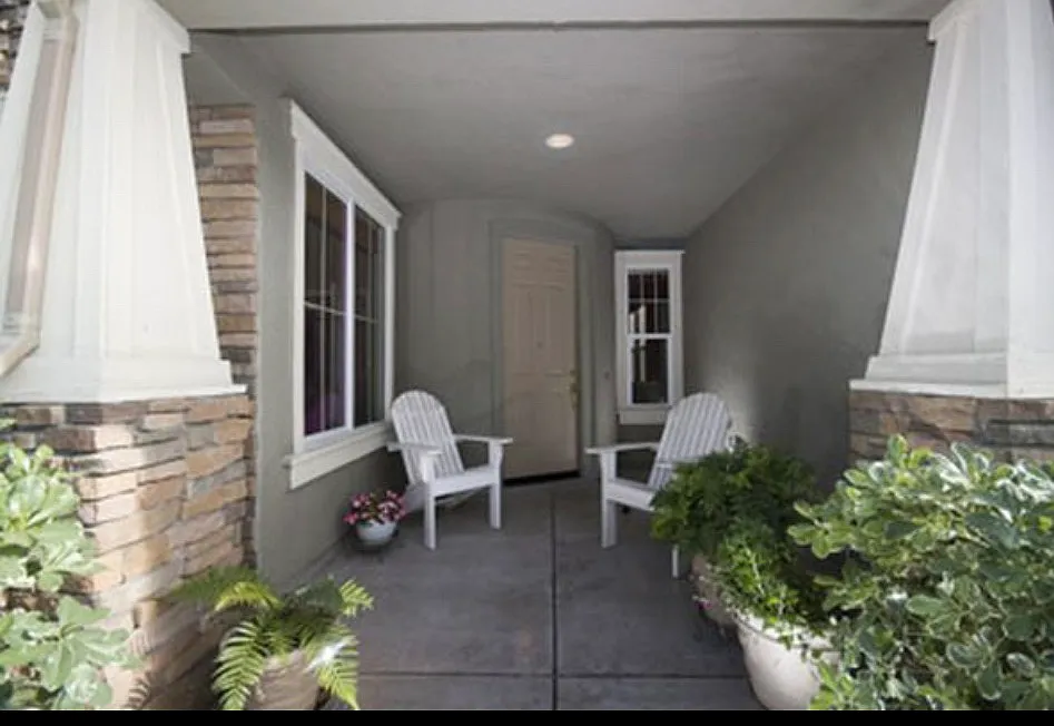 Building Photo - 160 Cashman Cir