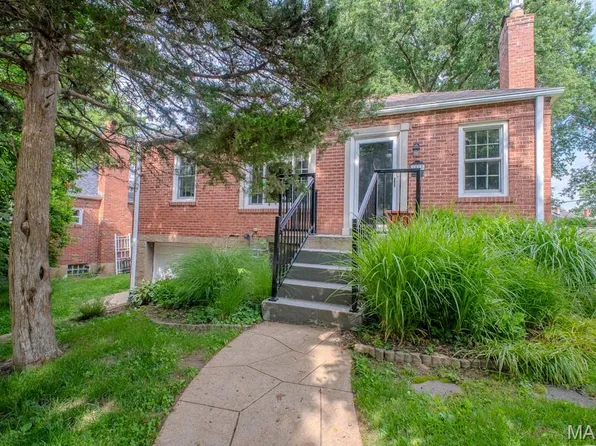 1518 Salem Hills Dr, Saint Louis, MO 63119