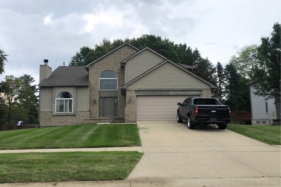 1st image of 7121 Amanda Dr #32