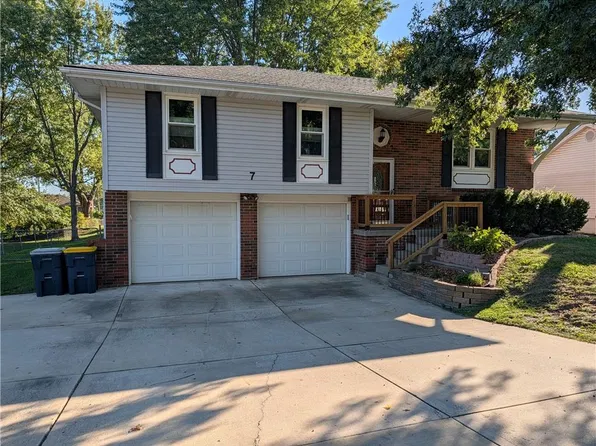 7 NE 80th St, Gladstone, MO 64118