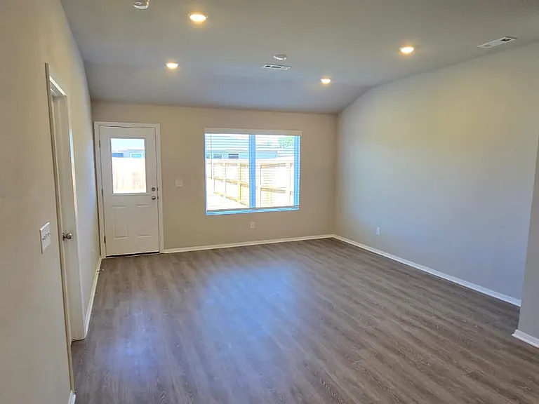 6605 NW Kathleen St — Photo 10