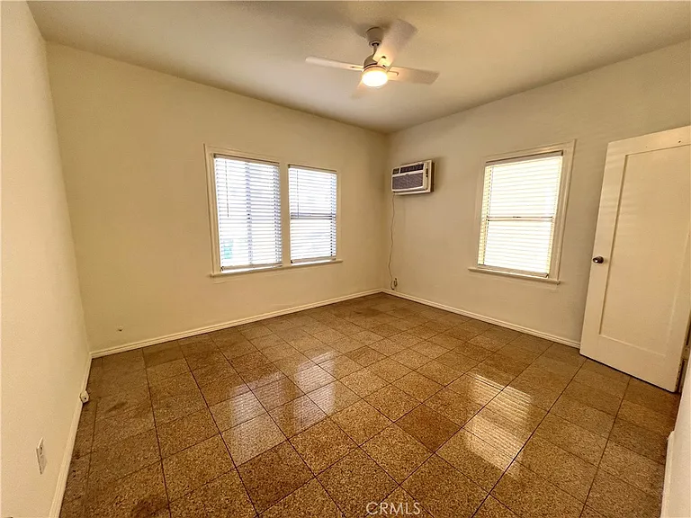 3919 Walton Ave — Photo 13