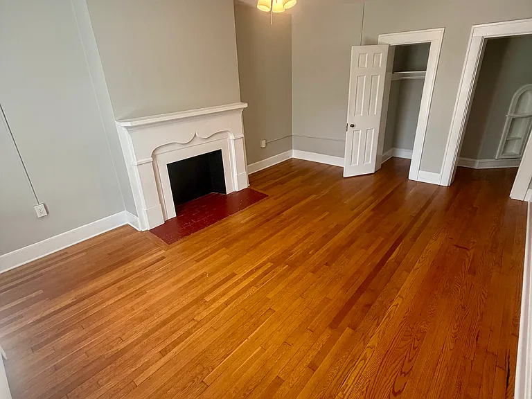 142 N Washington St #4 — Photo 3