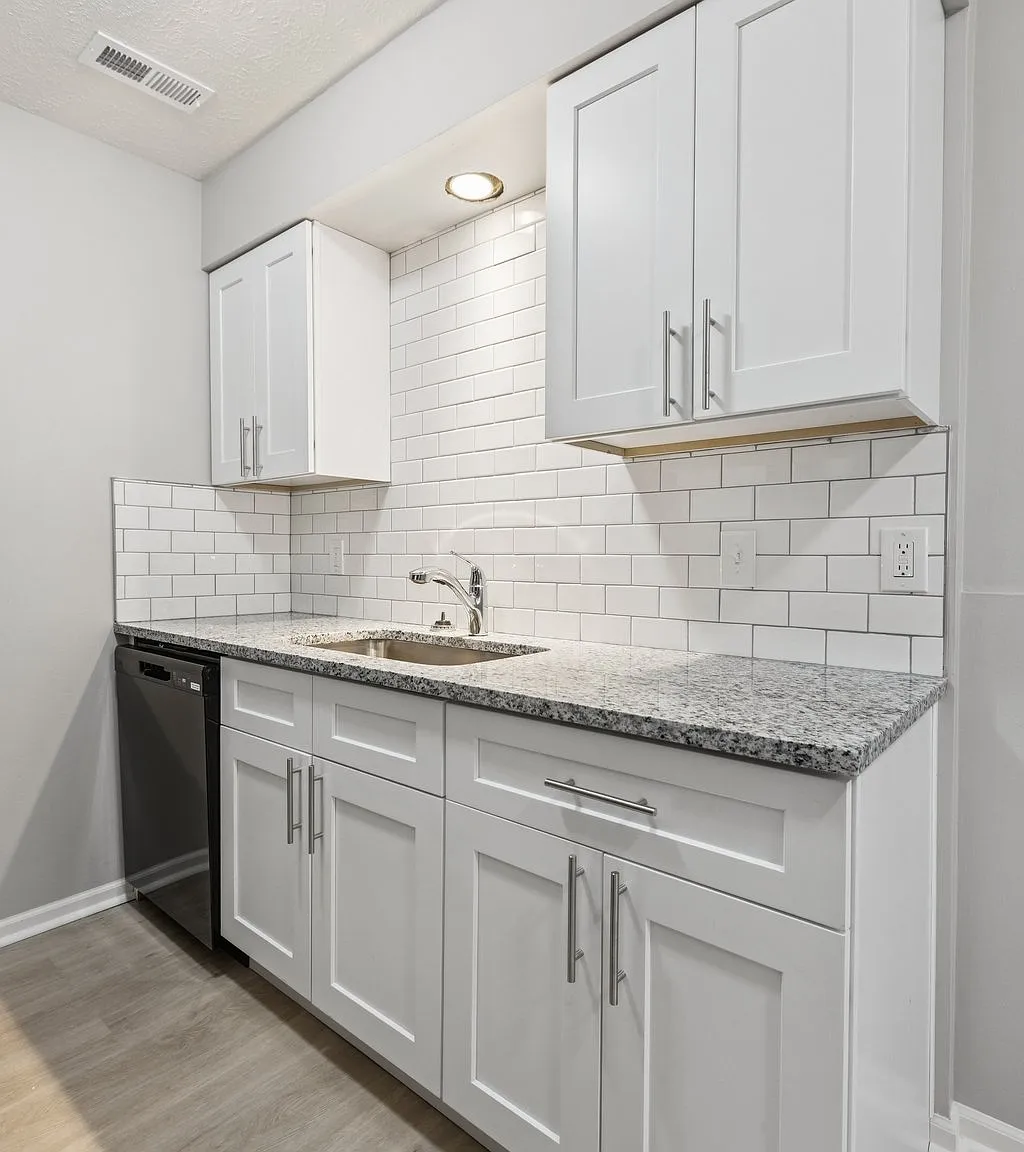 8005 S 48th Ave — Photo 3