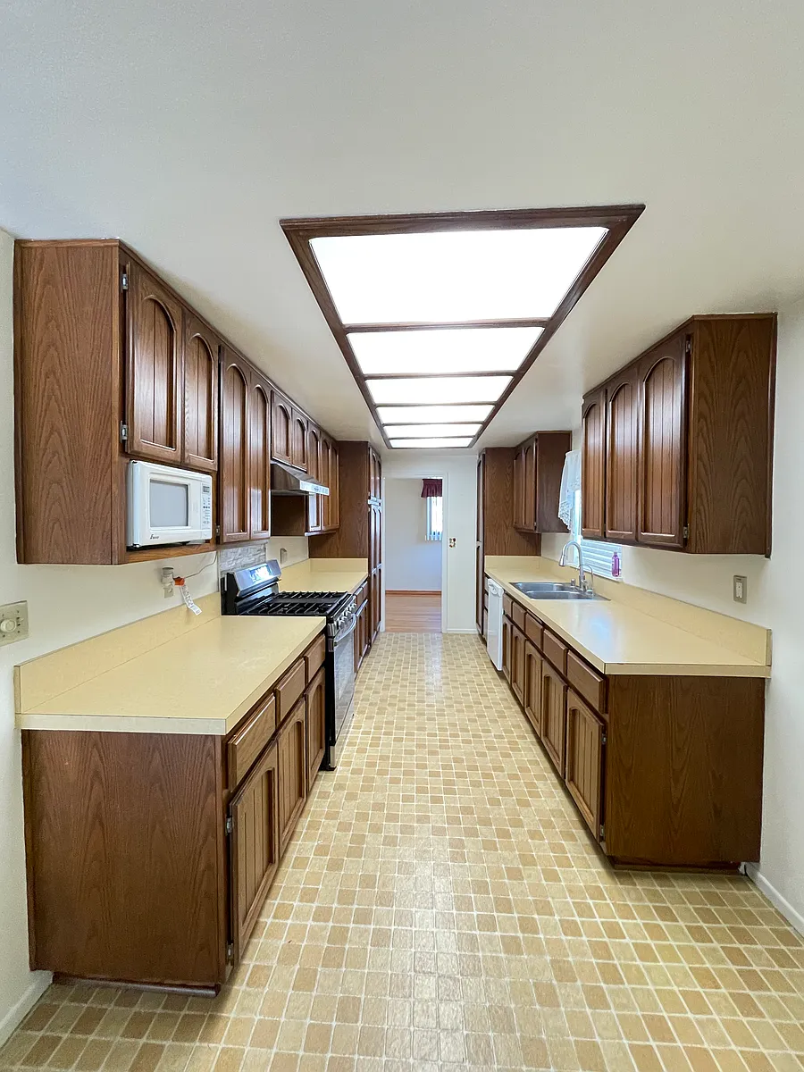 Kitchen - 2127 W Orange Ave