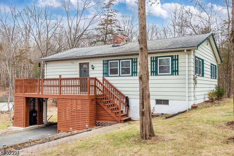 1st image of 907 Rosewood Dr