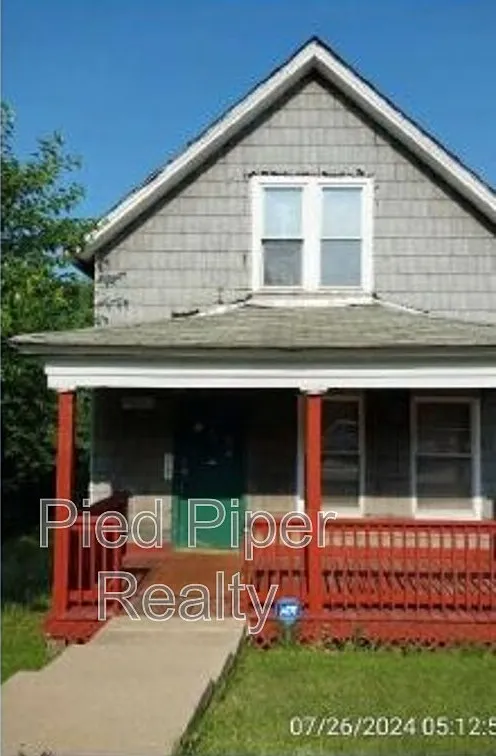 2 bed, 1.0 bath, $1,600 — Photo 1