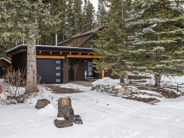 18 N Pinewood Cres, Canmore, AB T1W 1P8