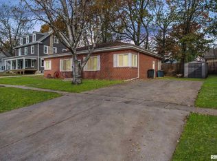 105 W Burton Ave, Eureka, IL