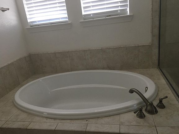4th image of 521 Klein Ave