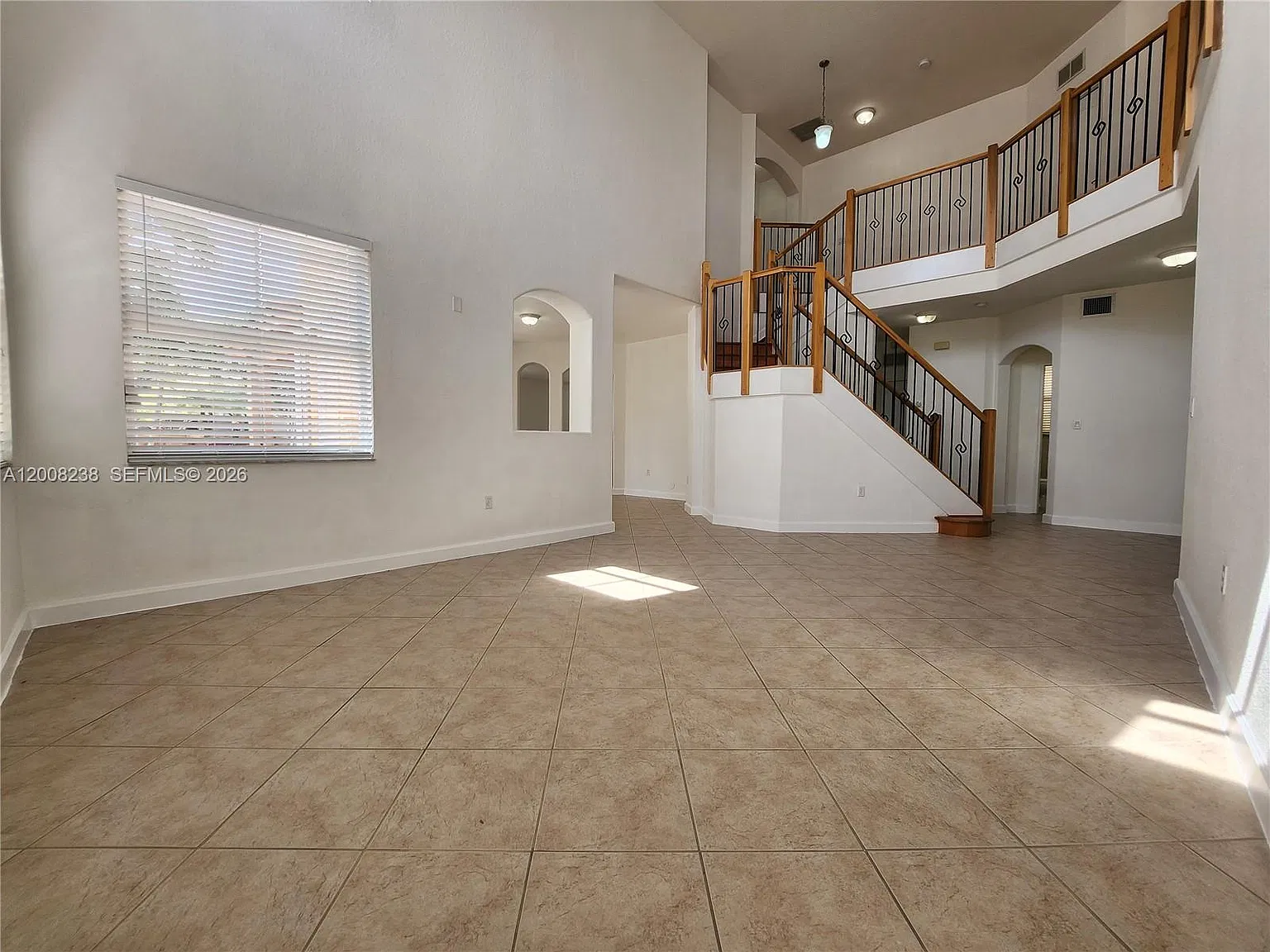 4 bed, 3.5 bath, 3000 sqft, $6,000 — Photo 3