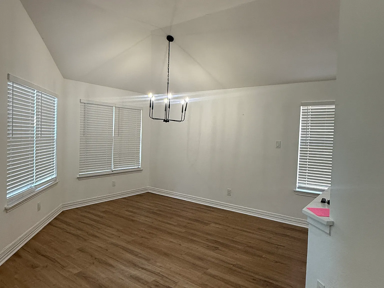 3 bed, 1660 sqft, $2,450 — Photo 4