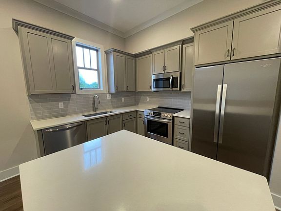 4th image of 1401 Pleasant Dr