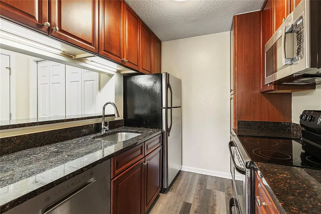 1 bed, 1.0 bath, 665 sqft, $1,450 — Photo 3