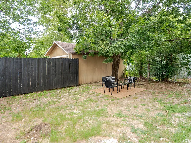 2737 Stuart Dr — Photo 38