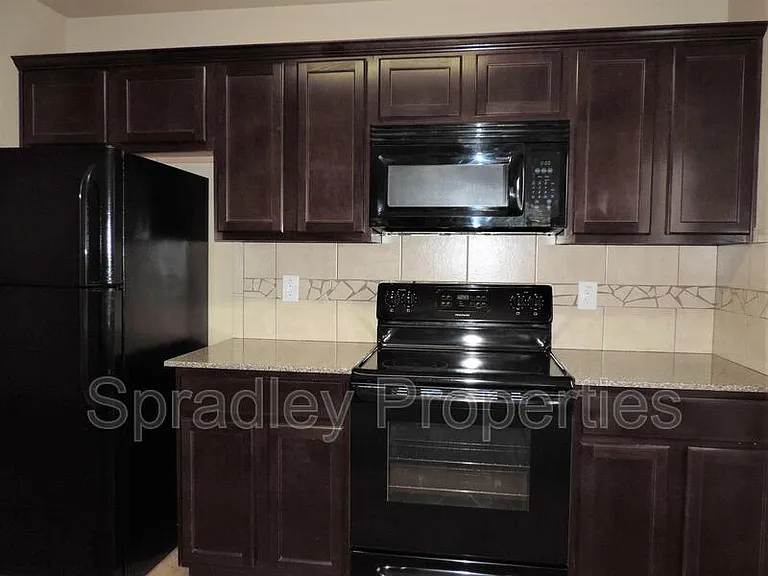 767B E Ridge Blvd — Photo 6