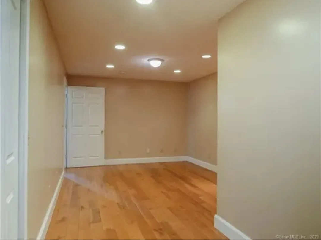 1 bed, 1250 sqft, $1,800 — Photo 4