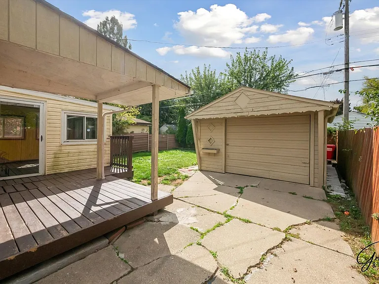 22843 Lambrecht Ave — Photo 17