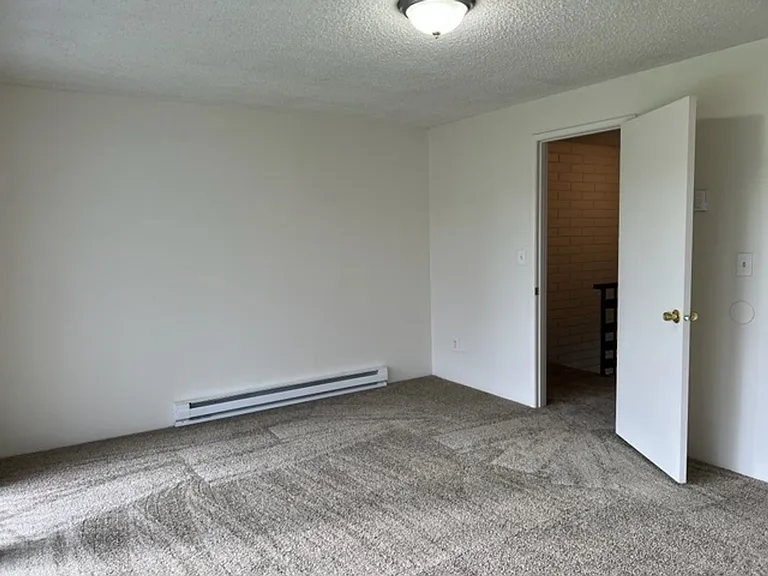3503 NE 49th St — Photo 11