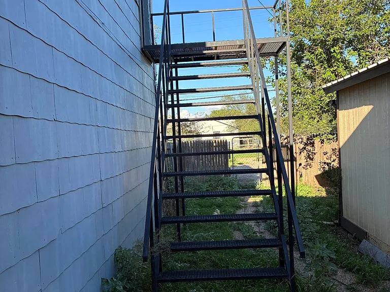 3701 S Van Buren St #UPSTAIRS — Photo 14