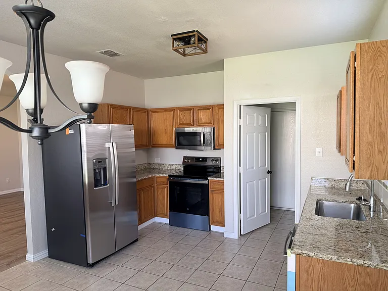 11508 Gloriosa Dr — Photo 3
