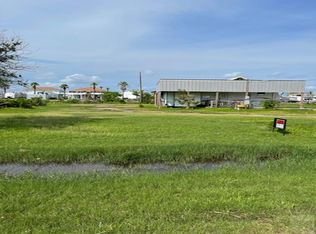 1220 N Monkhouse Dr, Crystal Beach, TX 77650