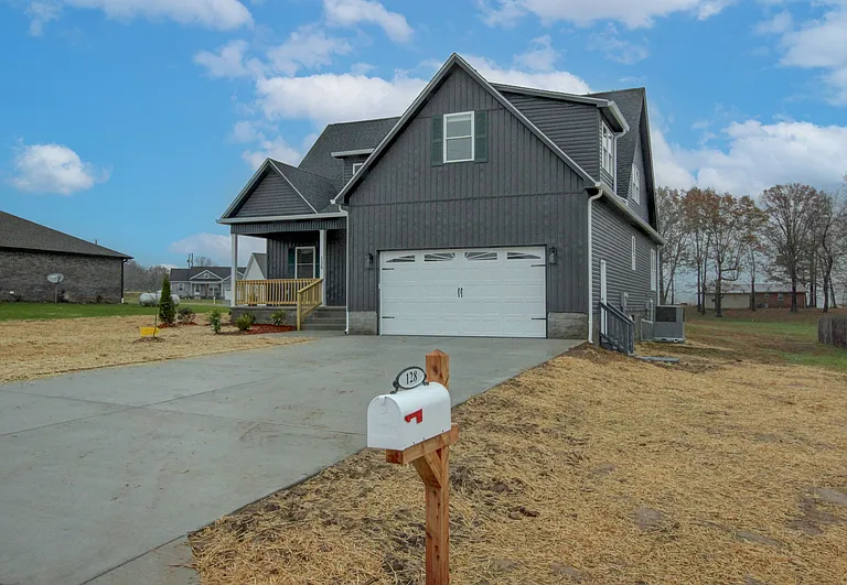 128 Riverbend Dr — Photo 2