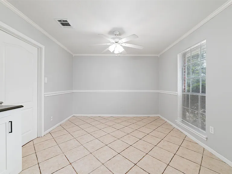 25602 Oakhurst Dr — Photo 4