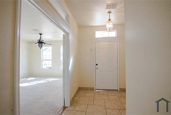 5 bed, 3222 sqft, $2,950 — Photo 2