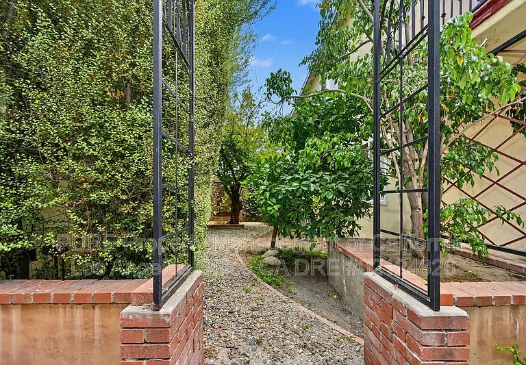 1527 Harvard St #5 — Photo 16