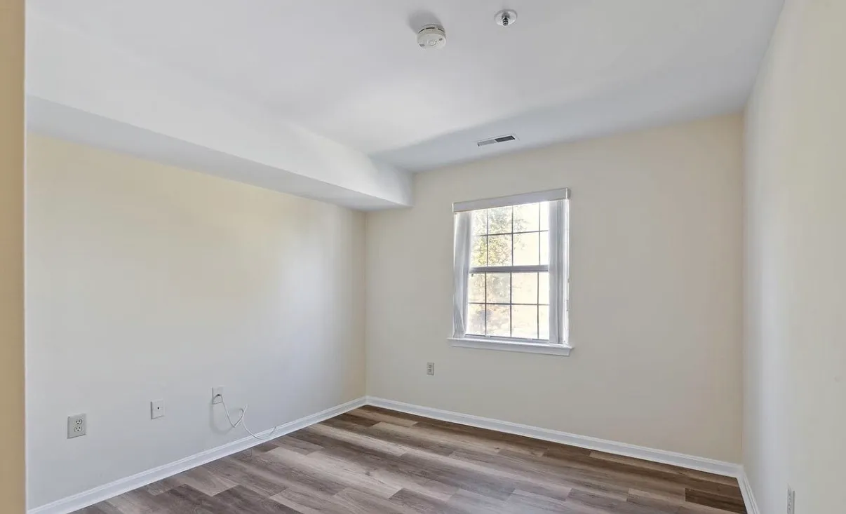 2 bed, 945 sqft, $2,400 — Photo 4