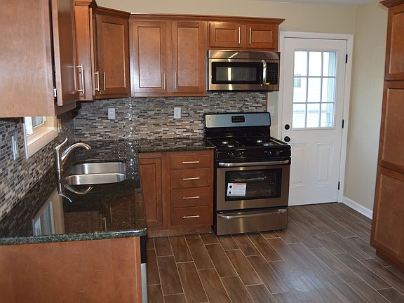 4th image of 3675 Argonne St