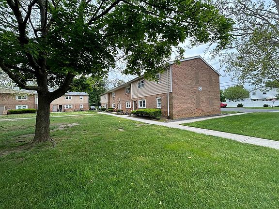 3rd image of 16 Lake St #2C