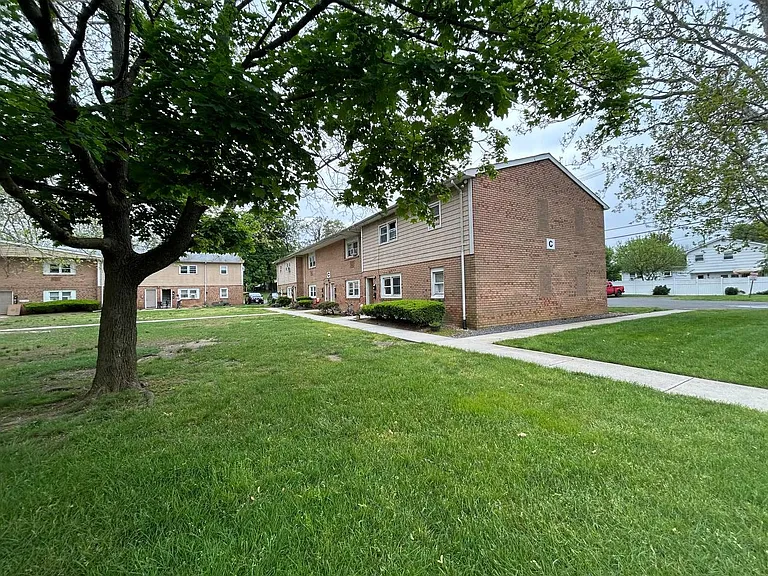 16 Lake St #2C — Photo 3