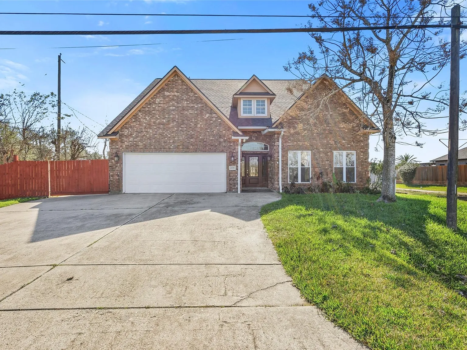 3 bed, 4.0 bath, 3937 sqft, $2,800 — Photo 2