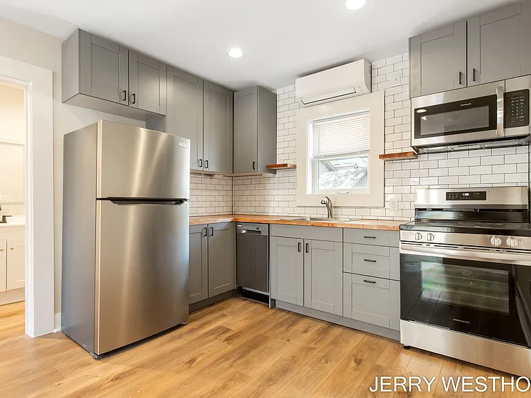715 Butterworth St SW #2 — Photo 16