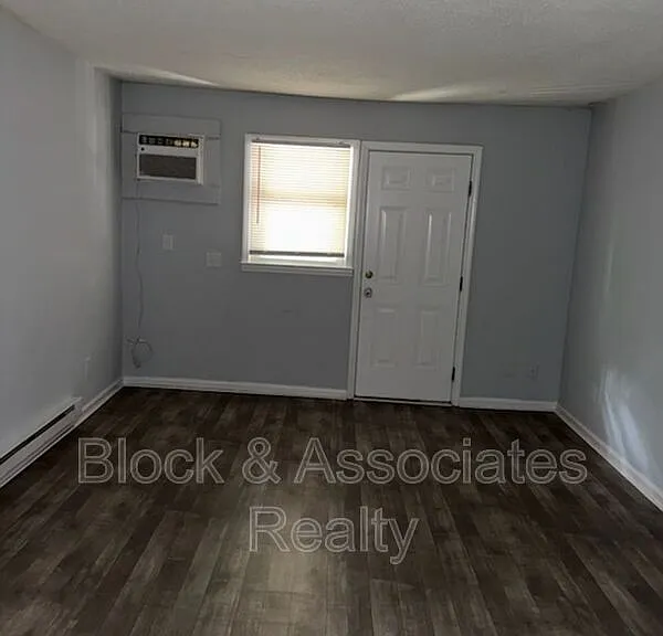 1974 Lakeview Rd #3 — Photo 3