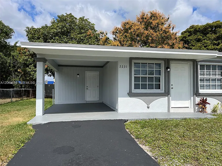 2231 NW 9th Pl — Photo 5